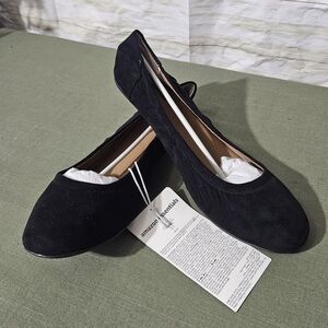 Amazon Essentials Women's Classic Black Suede Flats